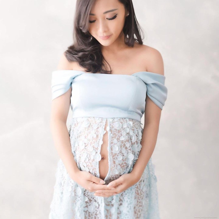 <p>Nadya bukan baru sekali membagikan potret maternity shootnya, Bunda. Sebelumnya, pada 12 Juli 2023, Nadya juga mengunggah potretnya dalam balutan dress baby blue, dengan caption, ""Cant wait to see you baby girl."(Sumber: Instagram @nadya.mci8)</p>