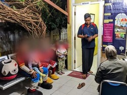 Pengamen Badut Berpenghasilan Wah, Pulang Kerja Tidur di Hotel