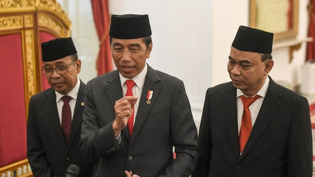 Relawan Projo menyatakan akan mendukung calon presiden berinisial P di Pilpres 2024. Namun Jokowi menyerahkan hal itu kepada masyarakat.