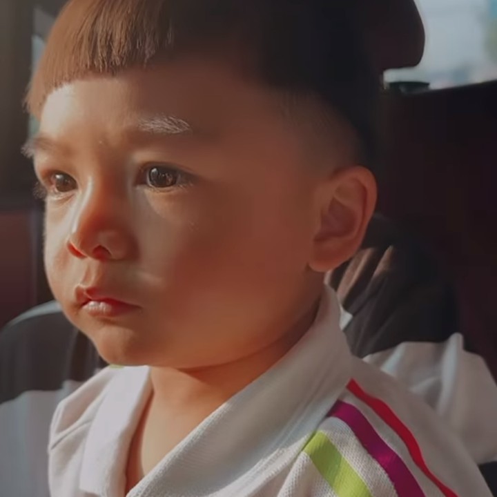 <p>Dante Oliver Alinskie, anak Chelsea Olivia, sangat berani ketika masuk sekolah di hari pertama. Ia bercerita bahwa ada seorang anak yang menangis di kelasnya. "Dia cerita 'Mami tadi ada <em>baby</em> nangis di kelas' sok tua deh sekelas kan berarti seumuran, Nak," kata Chelsea. (Foto: Instagram: @chelseaoliviaa)</p>
