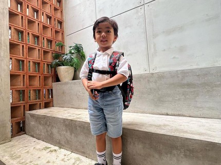 7 Potret Momen Anak Artis di Hari Pertama Sekolah, Ada yang Ditemani Kakaknya