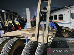 KA Brantas Tabrakan dengan Truk Trailer di Semarang