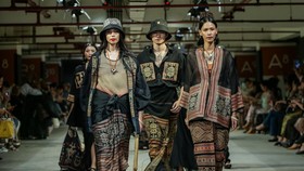 Ghea Panggabean Buka JF3 Lewat Keindahan Kain Sumba