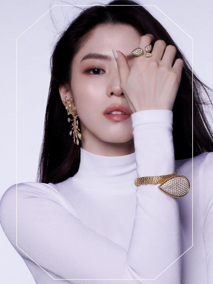 Image Han So Hee dinilai sangat sejalan dengan Boucheron, di mana sang aktris kerap menunjukkan pesonanya yang stylish dengan sentuhan 'bold'./ Foto: instagram.com/boucheron