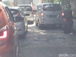 Warga Keluhkan Jl Pala Raya Rusak, Pemkot Tangsel Perbaiki November Nanti