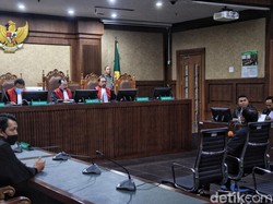Pejabat Kominfo Akui Terima Uang dan Barang dari Konsorsium BTS 4G