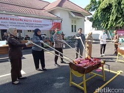 Kejari Kota Kediri Musnahkan Barang Bukti Narkotika Senilai Rp 70 Juta