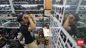 FOTO: Menyusuri Lorong Pasar Kamera Bekas Terbesar di Jakarta