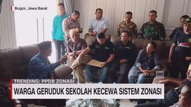 VIDEO: Warga Geruduk Sekolah Kecewa Sistem Zonasi