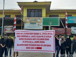 Pekerja Kafe di Medan Demo Tolak Pembangunan Underpass Jalan Juanda