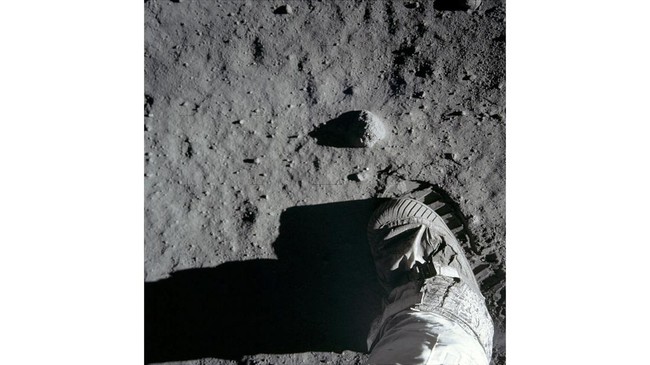 Tepat 54 tahun lalu, manusia pertama mendarat di Bulan. Misi Apollo 11 itu hingga kini masih diterpa berbagai hoaks dan teori konspirasi.