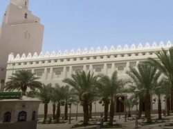 Menilik Sejarah Masjid Bir Ali dan Keunikan Arsitekturnya