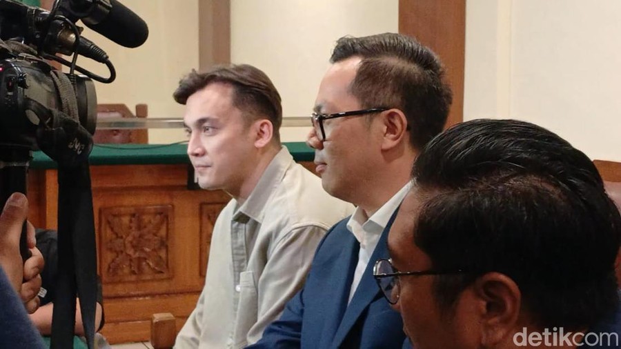 Lady Nayoan dan Rendy Kjaernett hadiri sidang perdana cerai di Pengadilan Negeri Bekasi.
