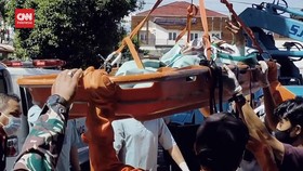 VIDEO: Gunakan Crane, Dokter Penderita Obesitas Dievakuasi ke RSUD
