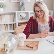 8 Cara Menjaga Kesehatan ketika Duduk di Depan Komputer Sepanjang Hari