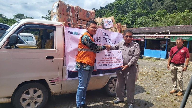 BRI Peduli Salurkan Bantuan Tanggap Bencana Banjir dan Longsor Padang