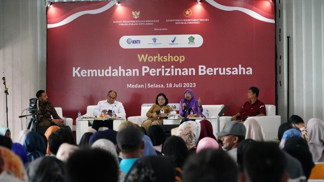 Satgas UUCK mengadakan lokakarya bertajuk 'Kemudahan Perizinan Berusaha' guna mengurus legalitas usaha bagi para nelayan perempuan di Medan.