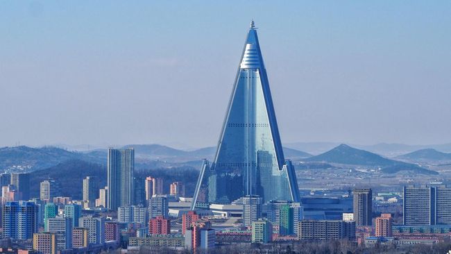 Hotel Ryugyong di Pyongyang Korea Utara menarik perhatian internasional lantaran tak pernah terima satu tamu pun sejak dibuka.