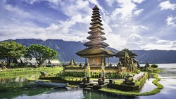 Viral Pasangan Turis Asing di Bali Panik Anak Nggak Mau Pulang ke Negara Asal