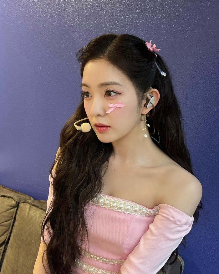 Idol K-Pop yang dijuluki sebagai 'Original Visual' tersebut baru-baru ini membagikan sederet fotonya yang memancarkan pesona bak dewi melalui aku Instagram pribadinya pada (5/7) kemarin, Beauties./ Foto: instagram.com/renebaebae