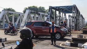 Apa Sebab Mesin Kendaraan Mati Saat Melintas di Rel Kereta?