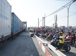 Rel Lokasi Kecelakaan Kereta Vs Truk di Semarang Sudah Bisa Dilalui