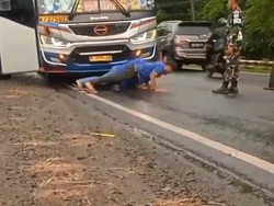 Saat Sopir-Kernet Bus Sugeng Rahayu Ugal-ugalan Dihukum Push Up Anggota TNI