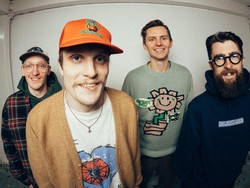 Lirik Lagu Take Me With You - Neck Deep
