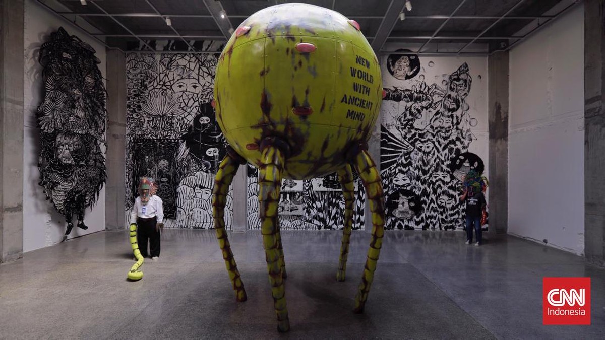 FOTO: Pameran Eko Nugroho Bertajuk Cut the Mountain and Let It Fly