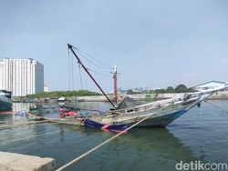 Bangkai Kapal di Sunda Kelapa Proses Dievakuasi, Pelayaran Mulai Normal