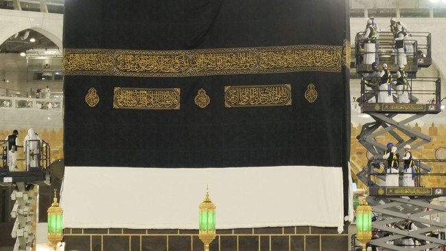 Kerajaan Saudi sedang melakukan pekerjaan pemeliharaan di Ka'bah sehingga ditutup untuk sementara waktu.
