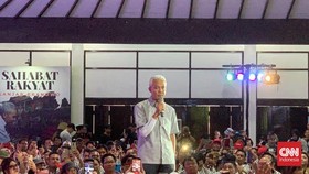 Ganjar Sebut Jokowi Pilih Baju Garis-garis Hitam Putih di Pilpres 2024