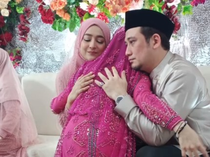 7 Potret Haru Cindy Fatikasari dan Tengku Firmansyah Lepas Sang Putri yang Segera Menikah