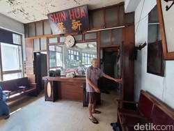 Kisah Pemilik Barbershop Tertua Diundang Jokowi Tapi Takut Naik Pesawat
