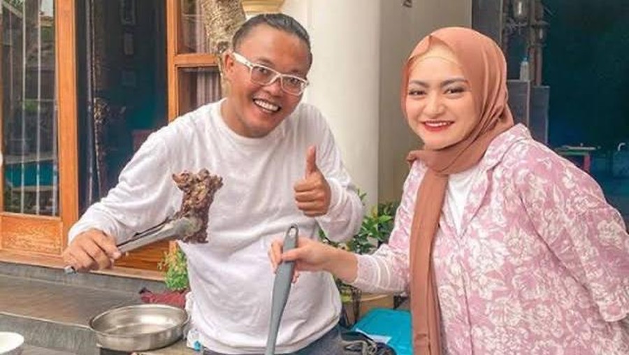 Sule Doyan Ngeliwet Sampai Cicip Nasi Kebuli Bersama Keluarga