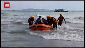 VIDEO: Berenang 8 Jam, ABK KM Jaya Prima Ditemukan Selamat