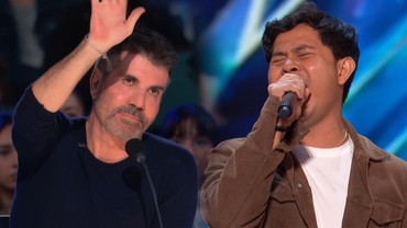 img-title Detik-detik Cakra Khan Disetop Simon Cowell Saat Lagi Nyanyi di AGT 2023