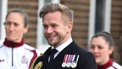 6 Potret Rob Dixon Bodyguard Tampan Pangeran William yang Disorot