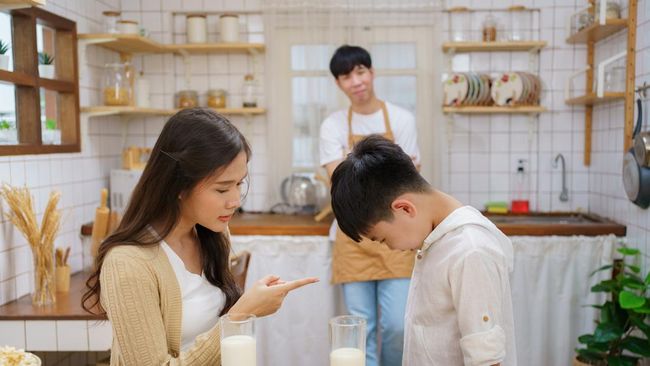9 Kebiasaan Toxic Orang Tua yang Menyakitkan Hati Anak