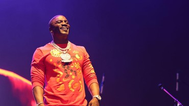 Cerita Akon Pernah Ngaku sebagai 'Pangeran Afrika' Saat Masih Muda