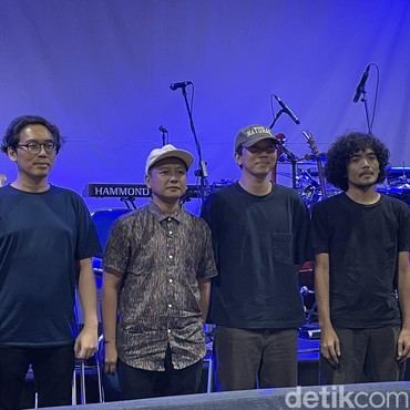 Lirik Lagu Putih - Efek Rumah Kaca