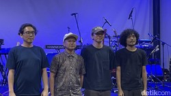 Lirik Lagu Putih - Efek Rumah Kaca