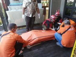 Dikira Tidur, Pria di Surabaya Ditemukan Tewas dalam Restoran