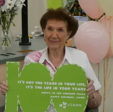 Rahasia Panjang Umur Perempuan 101 Tahun yang Aktif Bekerja dan Menyetir