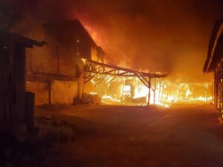 Dua Gudang Mebel di Kota Pasuruan Ludes Terbakar