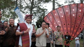 Sandiaga Uno Bangun Pusat Kreasi Destinasi Pariwisata di Danau Toba