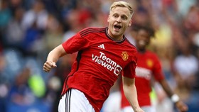 Kata-kata Van de Beek Usai Cetak Gol di Man Utd vs Lyon