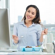 Rutin Lakukan 4 Cara Makan Siang Seperti Ini, Masalah Perut Buncit Akan Lenyap dalam Itungan Hari!