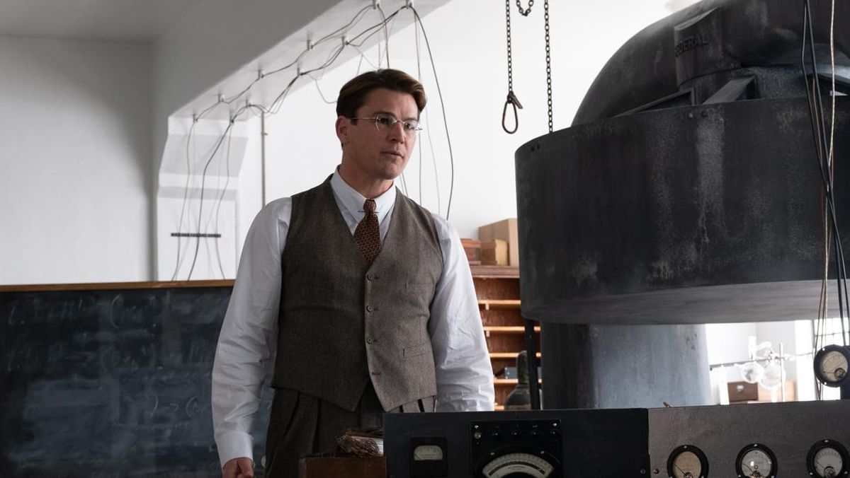 Aktor Oppenheimer Kecelakaan, Ditabrak Mobil Patroli Habis Syuting