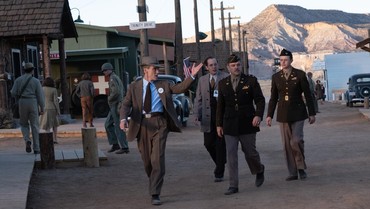 img-title Christopher Nolan Ungkap Pentingnya Adegan Seks di 'Oppenheimer'